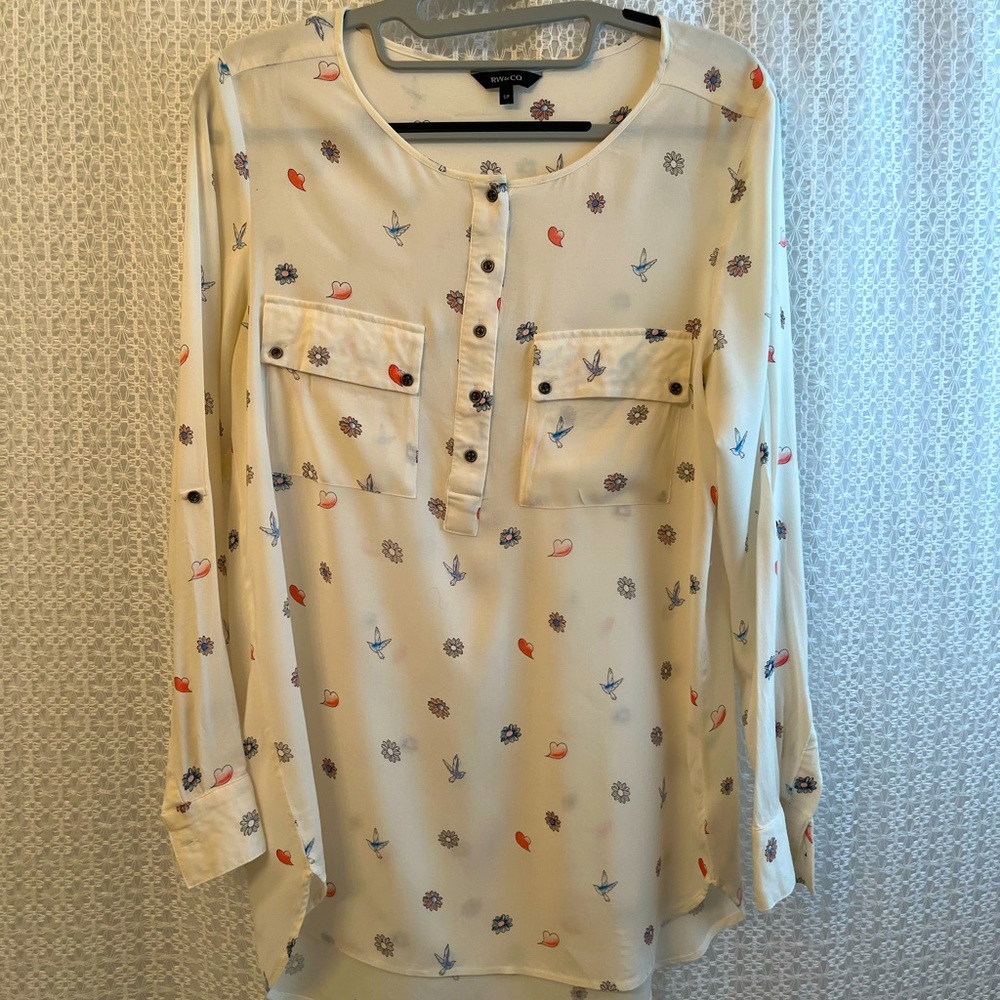 Tunic blouse suitable for the office